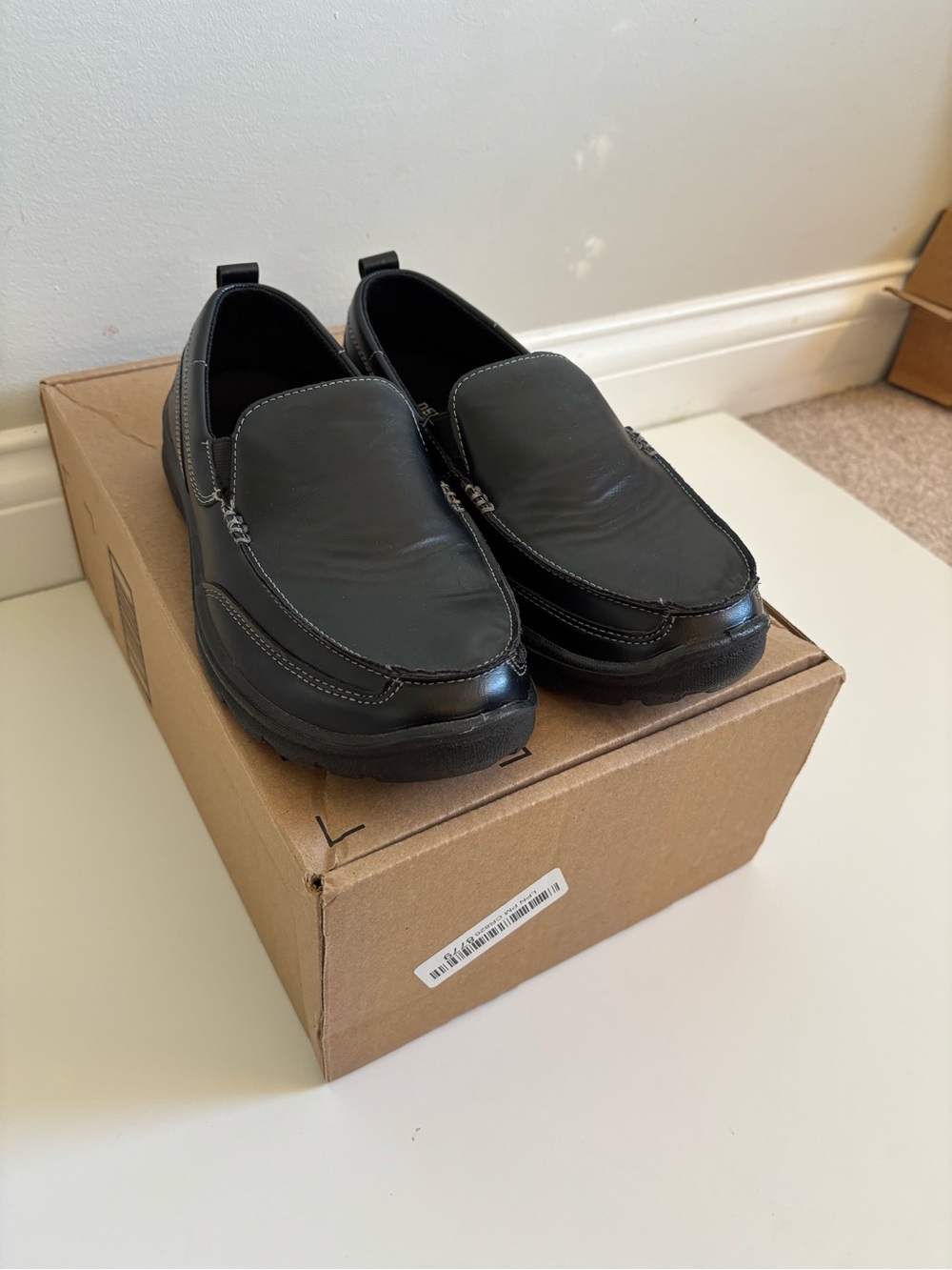 Like New! Boys Deer Stag Black Slip-On Casual Loafers- Size 5